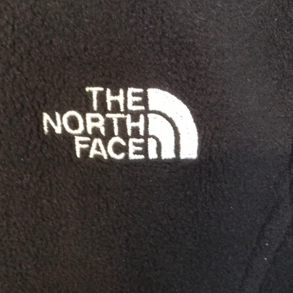 The North Face Lightweight Shell Jacket - Picture 2 of 11